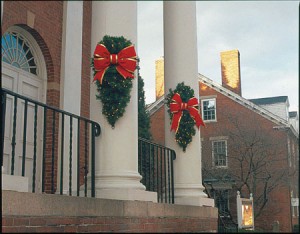 Building Front Column Holiday Sprays Decoration