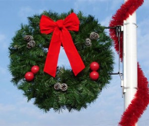 Classic Decorated Wreath with Bow Light Pole Decoration
