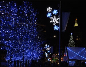 Stunning Blue Holiday Lights Snowflake Street Pole Decorations
